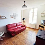 Lägenhet Maison De Charme Spacieuse, Terrasse Et Vue Sur La Place Monflanquin