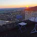 Maison De Charme Spacieuse, Terrasse Et Vue Sur La Place